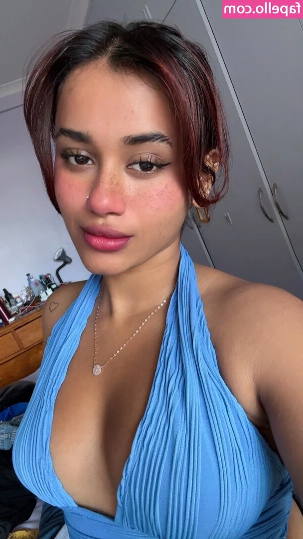 senoritasara - ass an titties do u do both need love