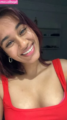 senoritasara - Up skirt? 🤓
