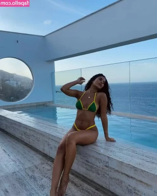 Bella Campos [ bella-campos ] - Summer time means less clothes  right