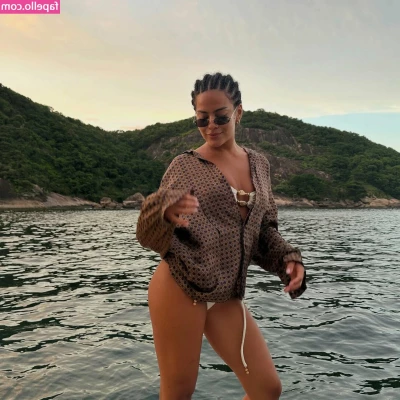 Bella Campos [ bella-campos ] - I m wearing sexy shorts so you can enjoy my athletic ass  I might