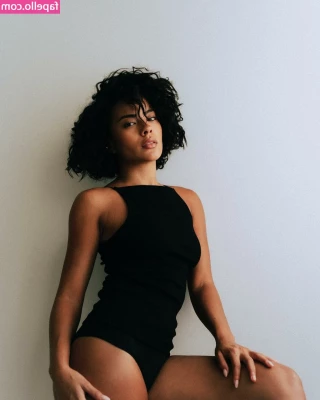 Bella Campos [ bella-campos ] - The carpet no longer matches the curtains
