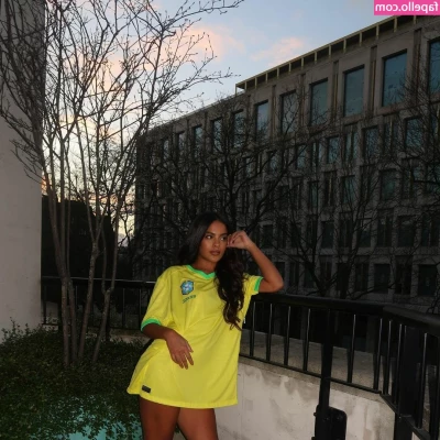 Bella Campos [ bella-campos ] - It seems that men mistake me as easy    You gotta earn me    I m not