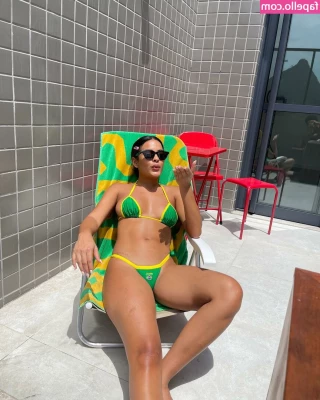 Bella Campos [ bella-campos ] - looking stretched to their limits