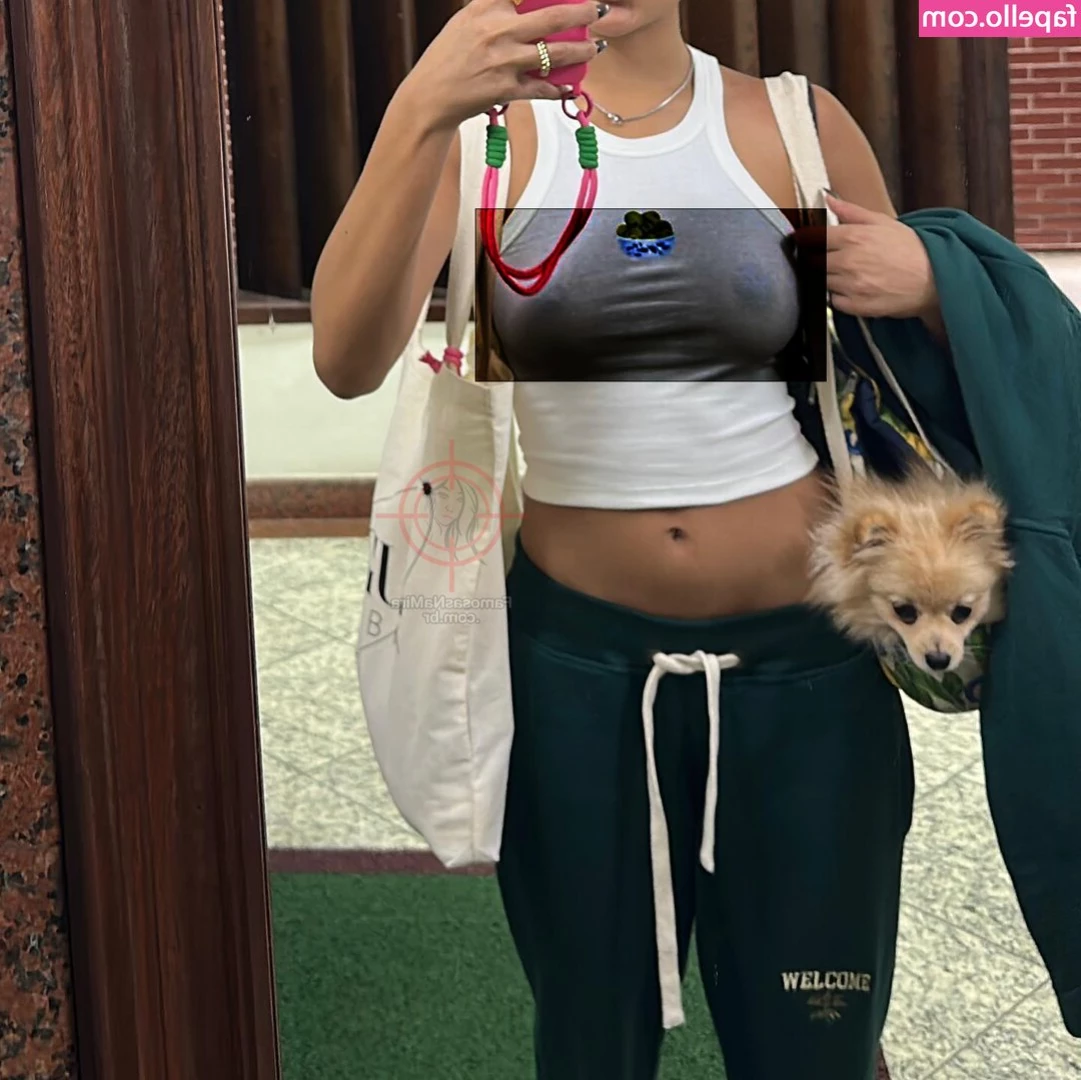 Bella Campos [ bella-campos ] - Big feet, big dick? You've seen mine. What do you think? DM me if you