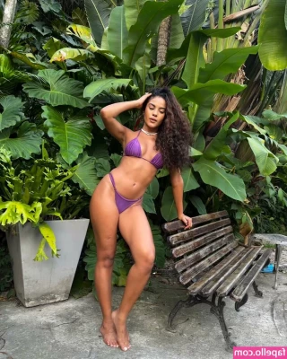 Bella Campos [ bella-campos ] - You look like a comfy place to sit…💦 🐱