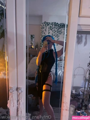 freshkiwi - What would you do with my cute face and tits?