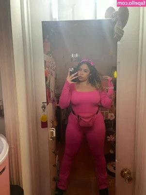 Uffemily - TITTIES YALL I need your help with content idea