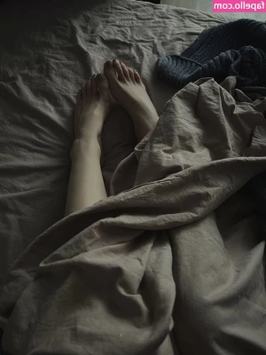 Sorabi - I love to dance and rub pieces of fabric up against my skin