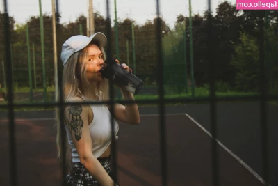 Sorabi - Feeling fine in fishnets