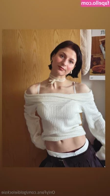 goldielocksie - We could be two savages wanting to fuck outdoors, what do you think?