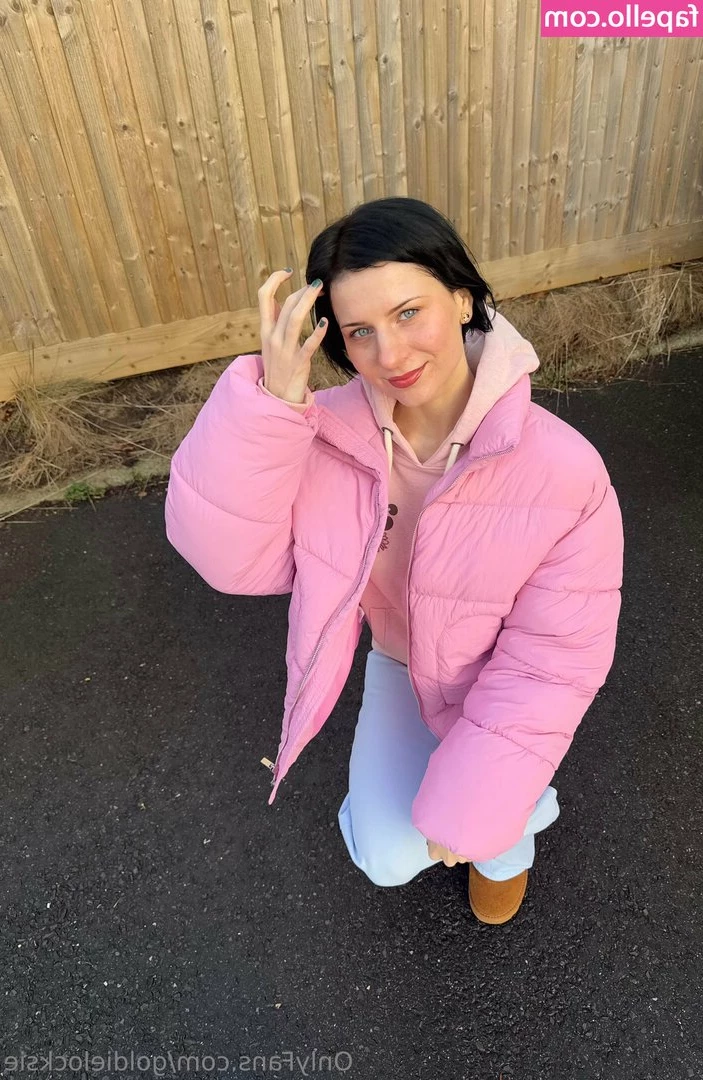 goldielocksie - Dick riding under purple light