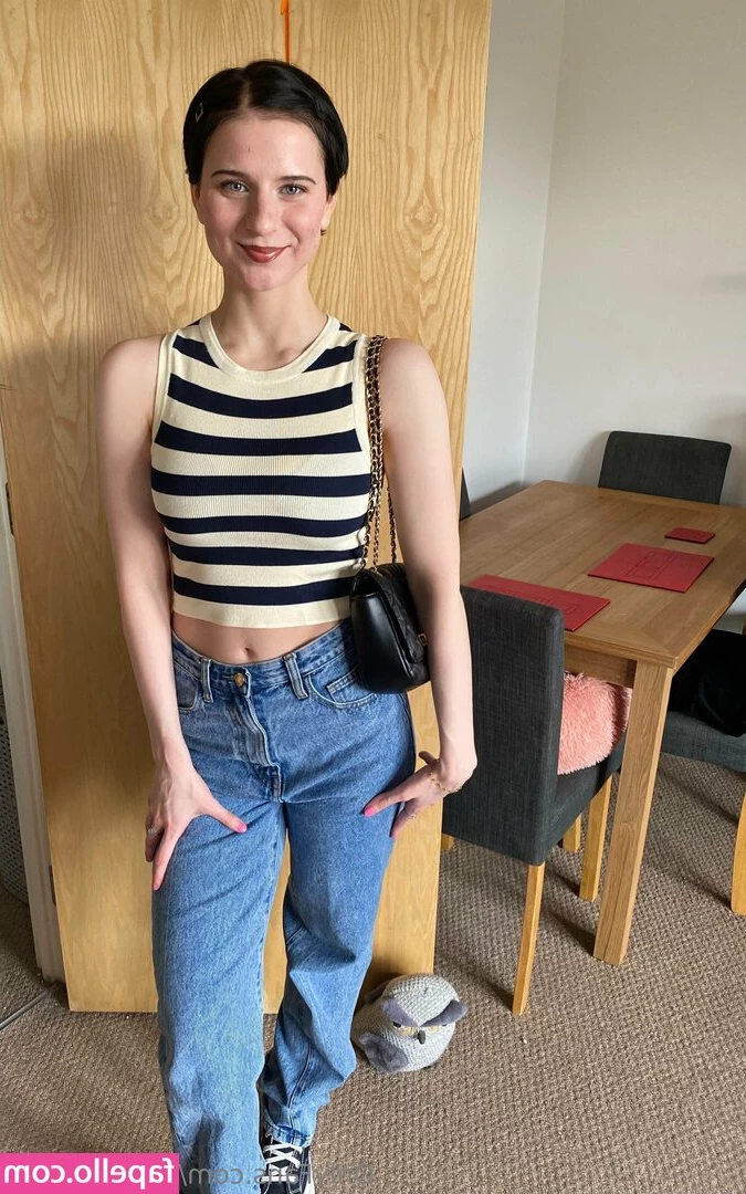 goldielocksie - I love matching my panties to my purse 👛