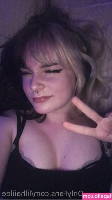 lilhaiilee - Top off. Panties to the side. Moaning for you. 😈