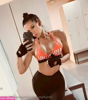 yanaabeautifulgirl - Bicep curls plus a little showing off