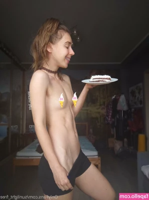 sunlight_free [ sunlight-free ] - Me and  holly treats are going live today at 8pm pst   Don t miss it
