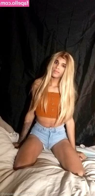 eva_maefem [ eva-maefem ] - My neighbors were outside tonight so I thought I would get a little