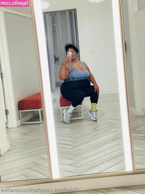 fatthousewifee - Now in your DMs  5 full fuck videos by the Monstercock destroying