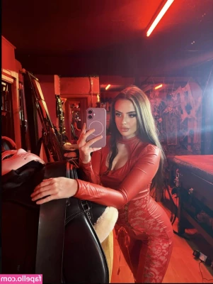 Mistress Elliana [ mistress-elliana ] - fun new toy I got to play with   how bad do you wish that was you