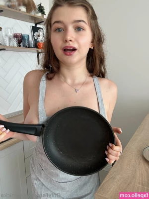 Malá Holčička [ mal-holika ] - Which Cheek?😈