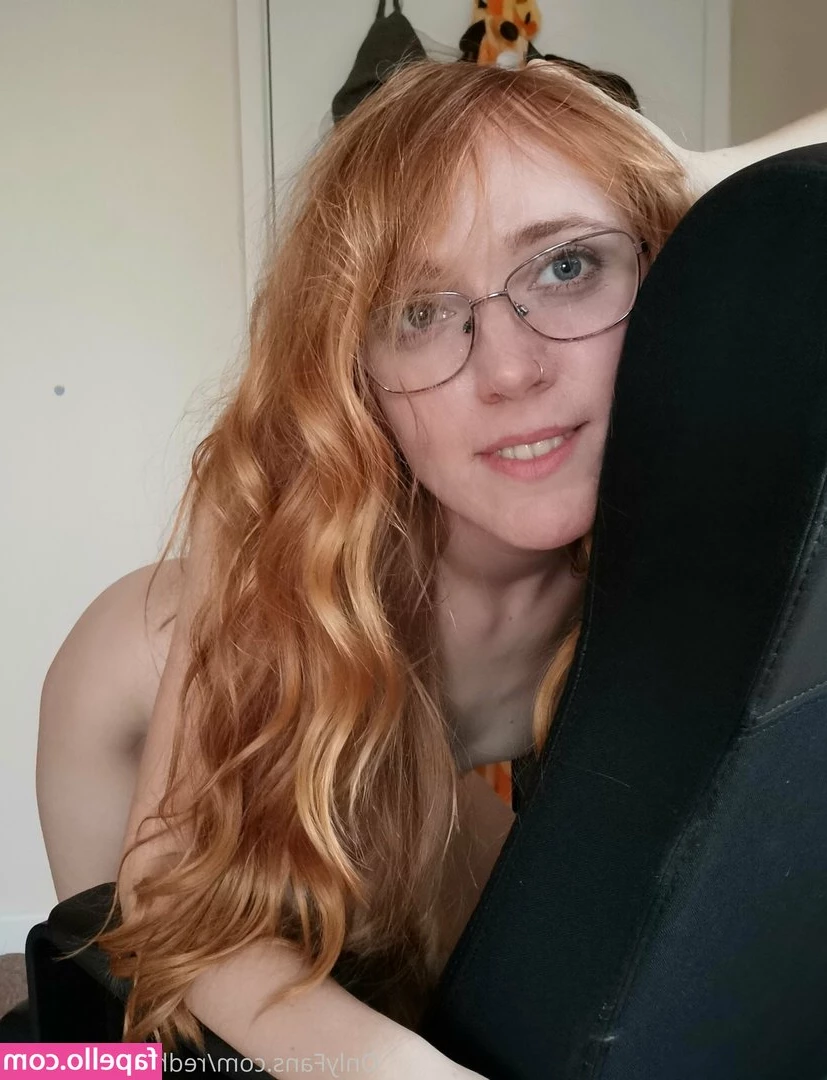 redhead_elle_free [ redhead-elle-free ] - Behöver snart någon ny att spela in med