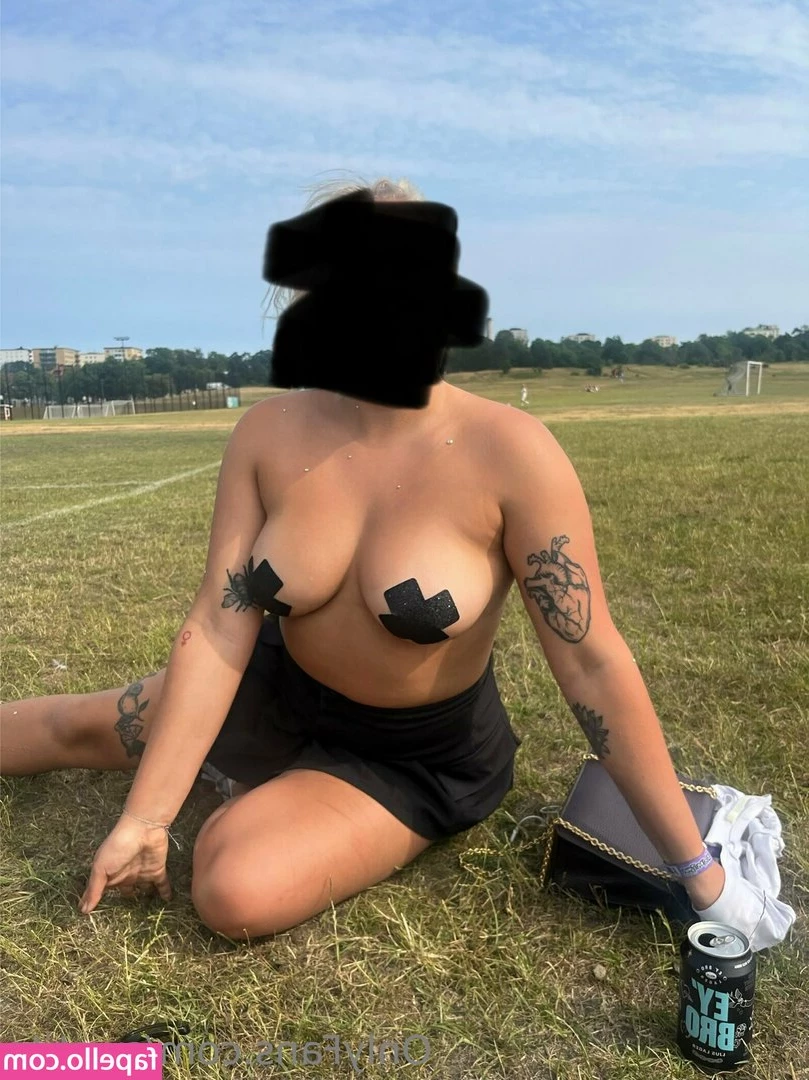swetits - Happy hump day! Did you see the uncensored version of my bunny? DM me