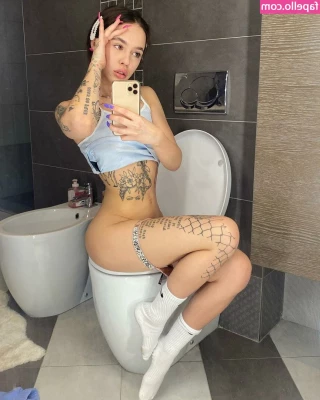 Instasamka - One tiny piece of pink fabric is keeping you apart from my pussy😘