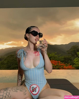 Instasamka - On the nudist beach