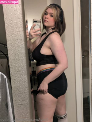 mylovemaeve - All I’m missing now is a drink in my hand… I know it’s not in