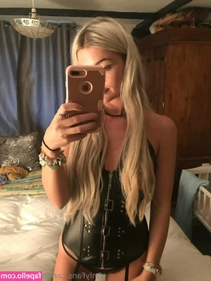 hempresskc [ hempresskc-2 ] - POV: my mirror