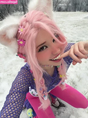 Belle Delphine [ belle-delphine-11 ] - Taking pics in the bathroom