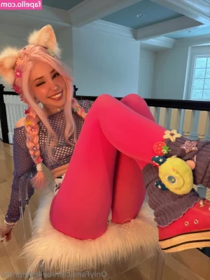 Belle Delphine [ belle-delphine-11 ] - This morning I woke up to a fat alpha cock teasing me with it's