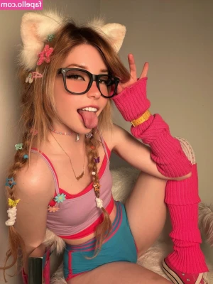 Belle Delphine [ belle-delphine-11 ] - got something for me to suck? 😋