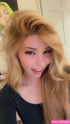 Belle Delphine [ belle-delphine-11 ] - Good morning handbras