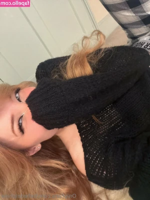 Belle Delphine [ belle-delphine-11 ] - Stretching my huge butt w miscellanious toys caz i'm panic-level horny