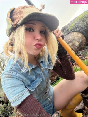 Belle Delphine [ belle-delphine-11 ] - Lick me until I cant take it anymore 😈❤️️