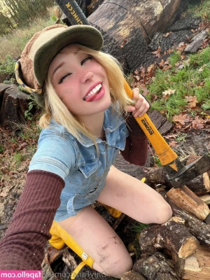 Belle Delphine [ belle-delphine-11 ] - I know how much you love my huge boobs 😋