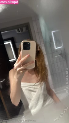 Belle Delphine [ belle-delphine-11 ] - Who's a fan of feet or hairy arse cracks?