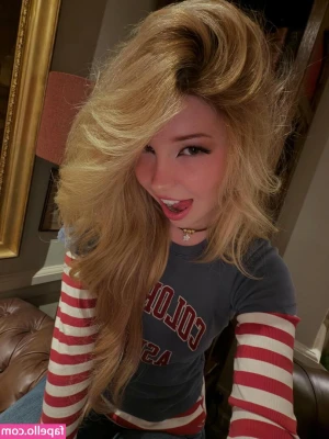 Belle Delphine [ belle-delphine-11 ] - I'm at your service daddy