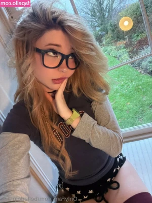 Belle Delphine [ belle-delphine-11 ] - Wanna see this whole video? Message me "LABLAZESTRAP"
