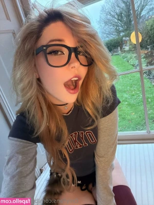 Belle Delphine [ belle-delphine-11 ] - my basement bedroom makes me look huge