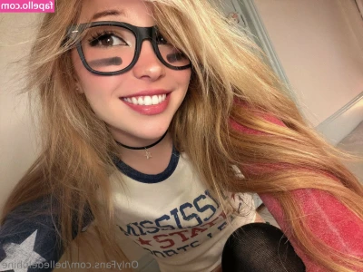 Belle Delphine [ belle-delphine-11 ] - I hope you know you have to fill up both of them 💞🙈