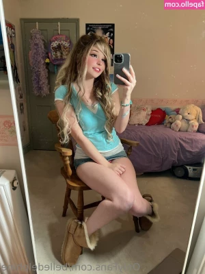 Belle Delphine [ belle-delphine-11 ] - Amazon Goddess Nyx tries her full weight of 349 lbs  158 kg  against