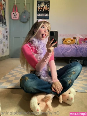 Belle Delphine [ belle-delphine-11 ] - yellow