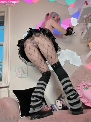 Belle Delphine [ belle-delphine-11 ] - I sprained my ankle yesterday   newer content is going to be on hold  part 1