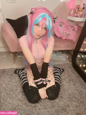 Belle Delphine [ belle-delphine-11 ] - Late night Toe sucking  Yes I was really turned on part 1