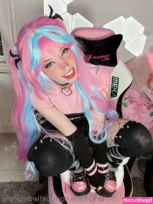 Belle Delphine [ belle-delphine-11 ] - Sitting pretty