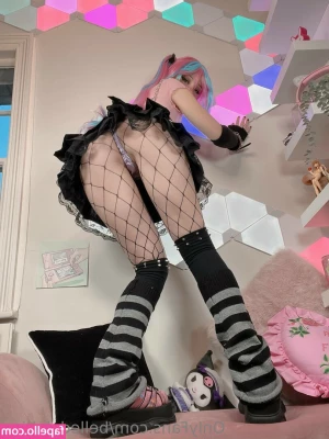 Belle Delphine [ belle-delphine-11 ] - Que esperas para arrodillarse al frente mio