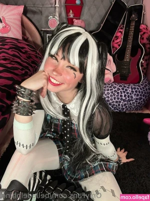 Belle Delphine [ belle-delphine-11 ] - Whose pussy is this daddy? 💗💦 unlock to claim my pussy and im part 1