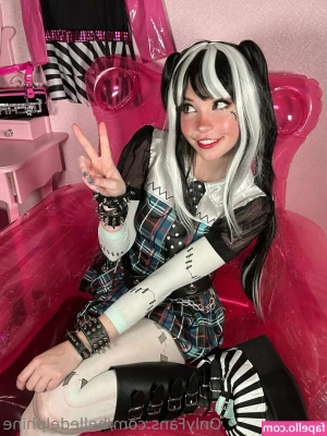Belle Delphine [ belle-delphine-11 ] - Would you smack this or fuck it?