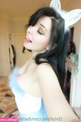 Belle Delphine [ belle-delphine-11 ] - public show